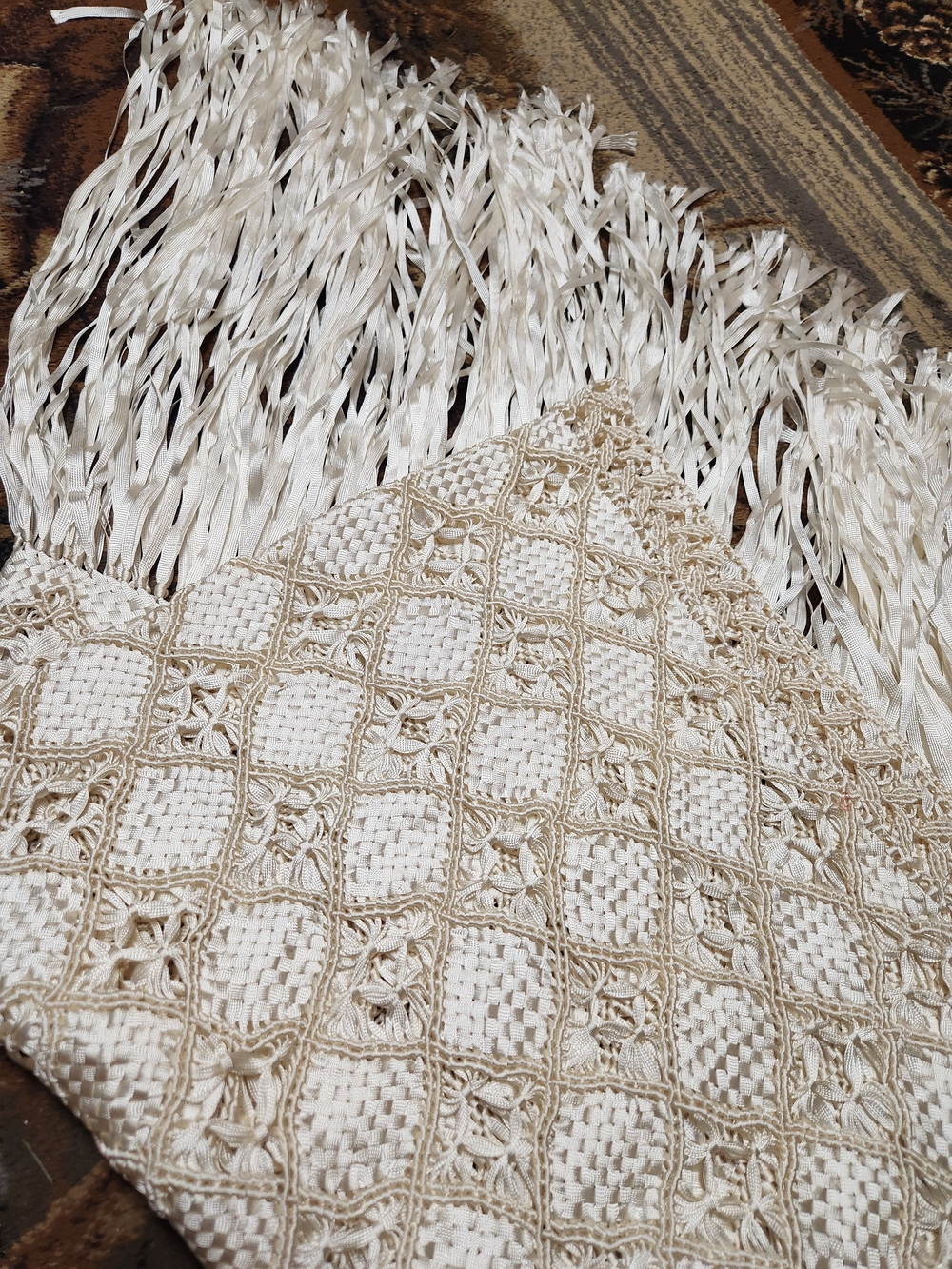 Vintage Shaul Handmade Cream Macramé with Fringe - Picture 4 of 12